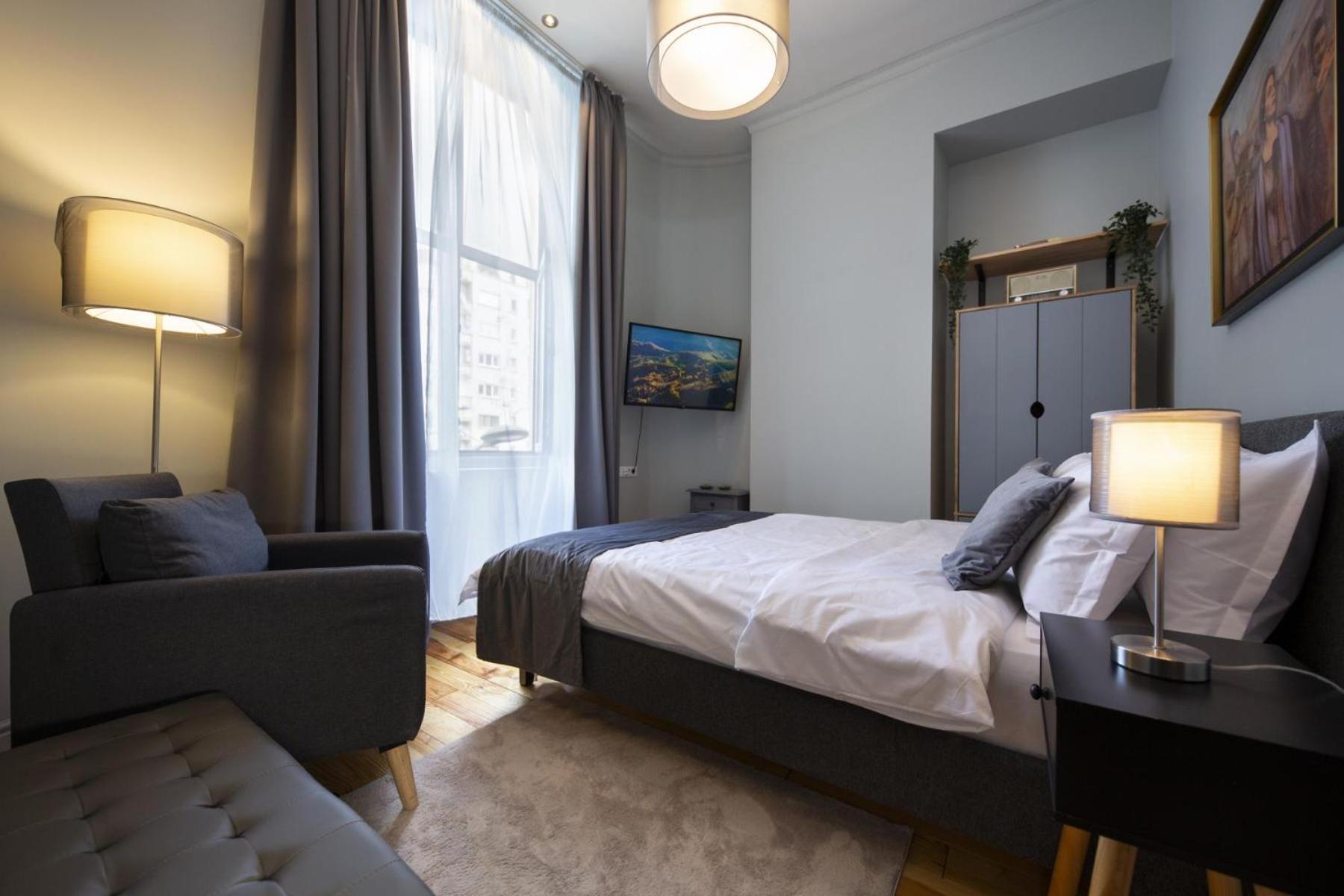 Athenaeum Spacious& Cozy 1Br Prime Location W Balcony Bukarest Exteriör bild