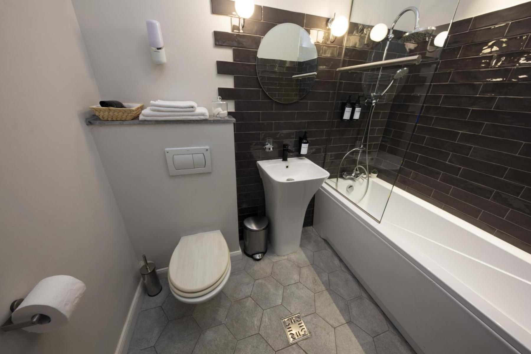 Athenaeum Spacious& Cozy 1Br Prime Location W Balcony Bukarest Exteriör bild